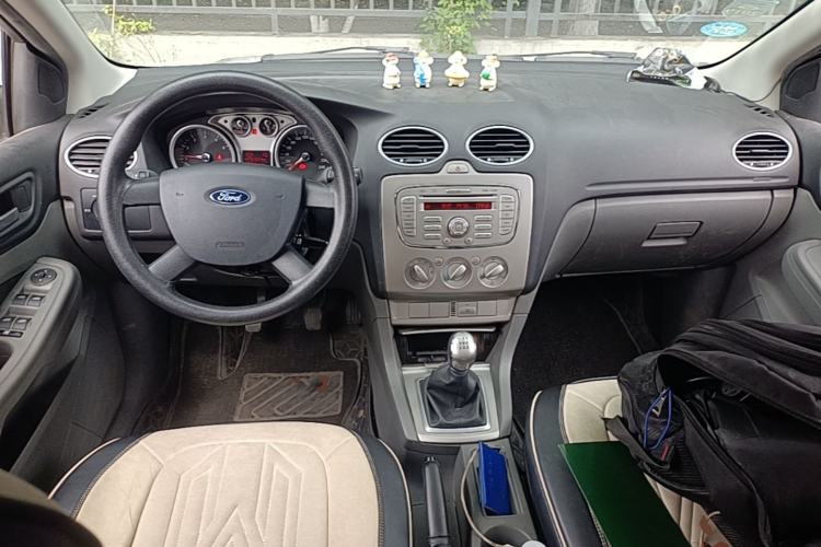 Used Ford Focus 2013 Hatchback Classic 1.8L Manual Base Model Center Console