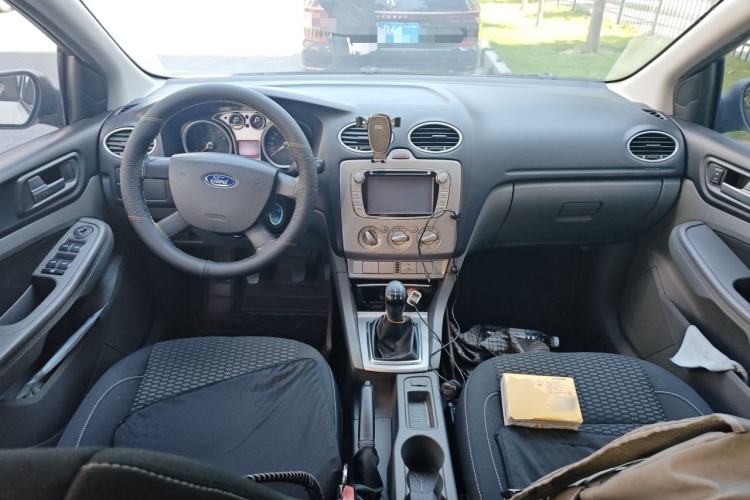 Used Ford Focus 2013 Hatchback Classic 1.8L Manual Base Model Center Console