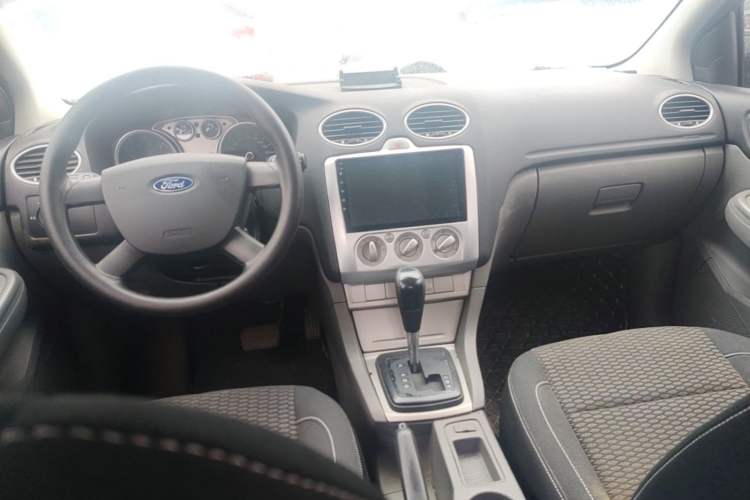 Used Ford Focus 2013 Hatchback Classic 1.8L Automatic Base Model Center Console