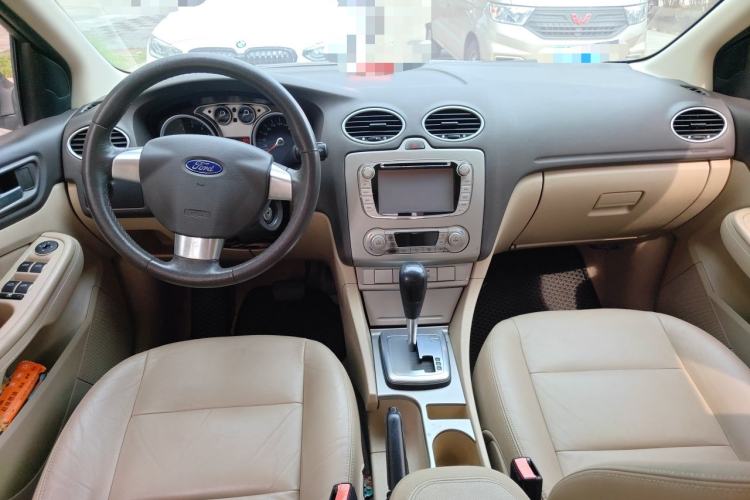 Used Ford Focus 2013 Hatchback Classic 1.8L Automatic Fashion Edition Center Console