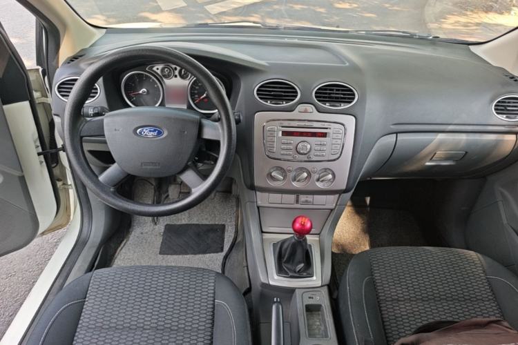 Used Ford Focus 2013 Hatchback Classic 1.8L Manual Base Model Center Console