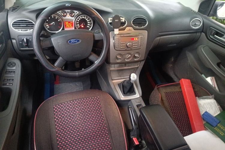 Used Ford Focus 2013 Hatchback Classic 1.8L Manual Base Model Center Console