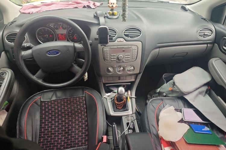 Used Ford Focus 2013 Hatchback Classic 1.8L Manual Base Model Center Console