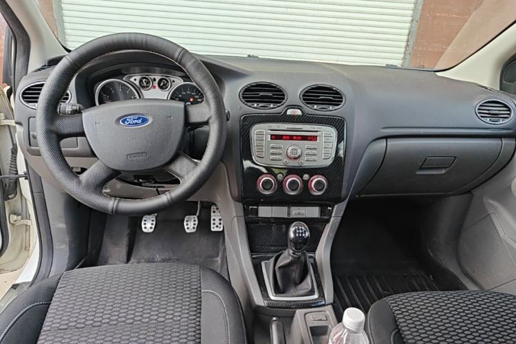 Used Ford Focus 2013 Hatchback Classic 1.8L Manual Base Model Center Console
