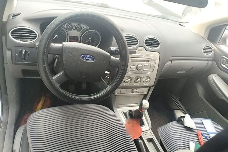 Used Ford Focus 2013 Hatchback Classic 1.8L Manual Base Model Center Console
