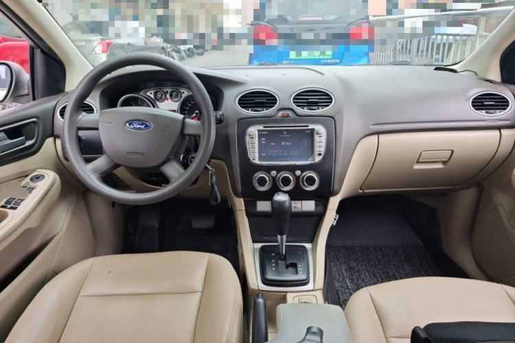 Used Ford Focus 2013 Sedan Classic 1.8L Automatic Base Model Center Console
