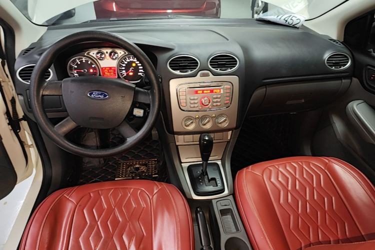 Used Ford Focus 2013 Hatchback Classic 1.8L Automatic Base Model Center Console