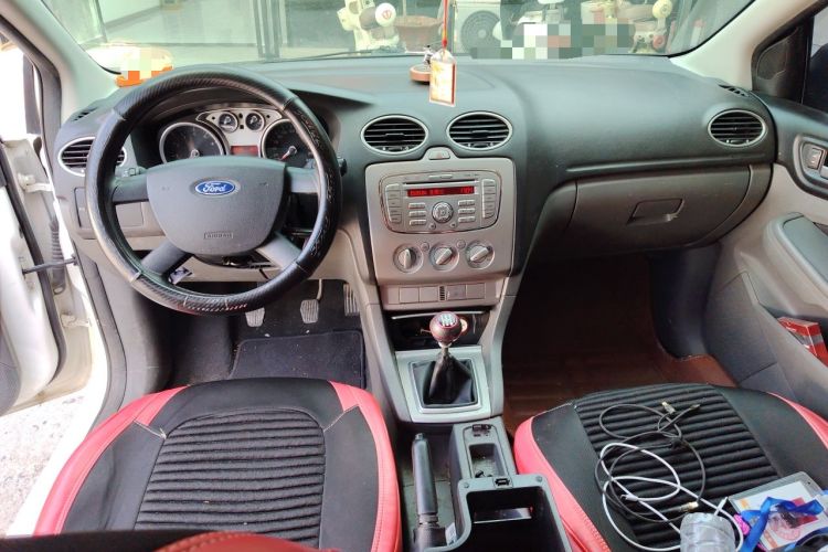 Used Ford Focus 2013 Hatchback Classic 1.8L Manual Base Model Center Console