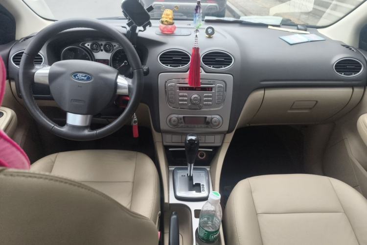 Used Ford Focus 2013 Hatchback Classic 1.8L Automatic Fashion Edition Center Console