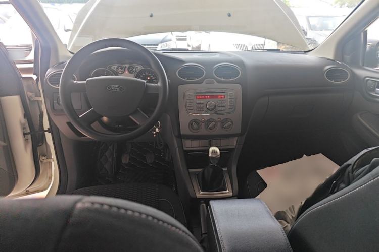 Used Ford Focus 2013 Hatchback Classic 1.8L Manual Base Model Center Console