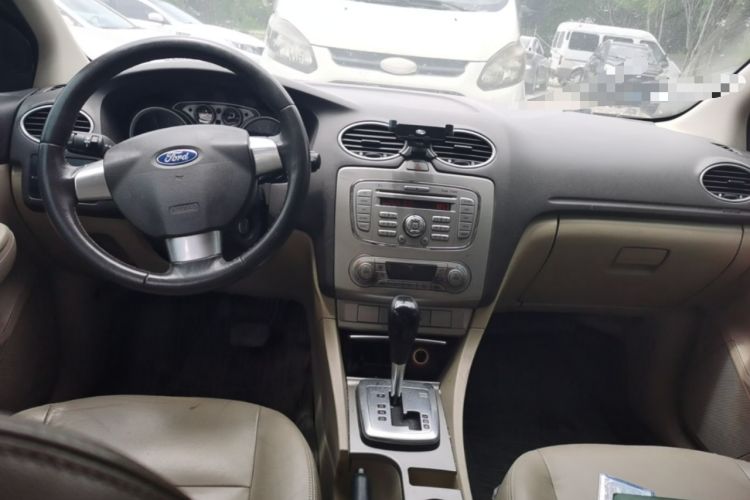 Used Ford Focus 2013 Hatchback Classic 1.8L Automatic Fashion Edition Center Console