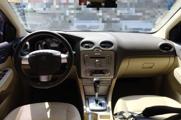Used Ford Focus 2013 Hatchback Classic 1.8L Automatic Fashion Edition Center Console