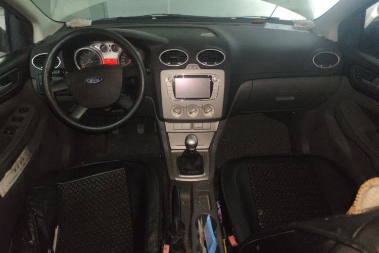 Used Ford Focus 2013 Hatchback Classic 1.8L Manual Base Model Center Console