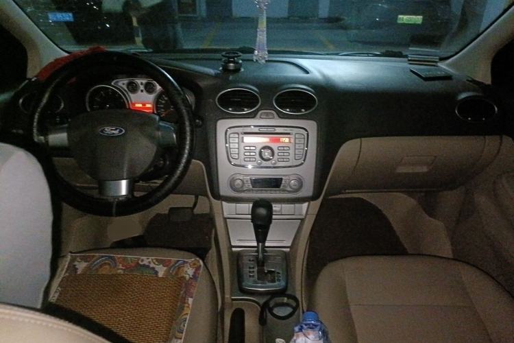 Used Ford Focus 2013 Hatchback Classic 1.8L Automatic Fashion Edition Center Console
