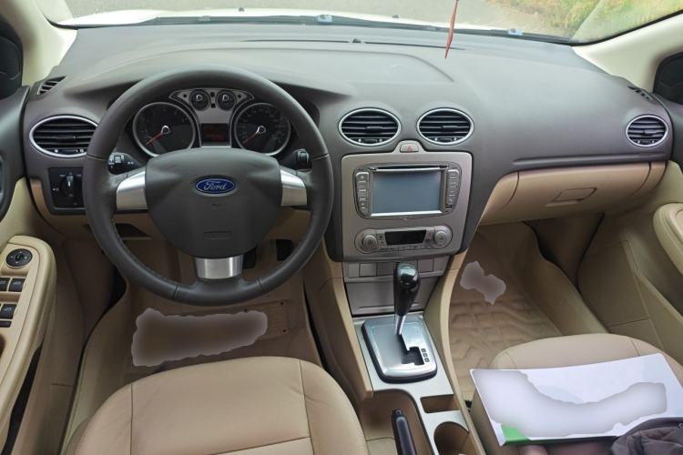 Used Ford Focus 2013 Hatchback Classic 1.8L Automatic Fashion Edition Center Console