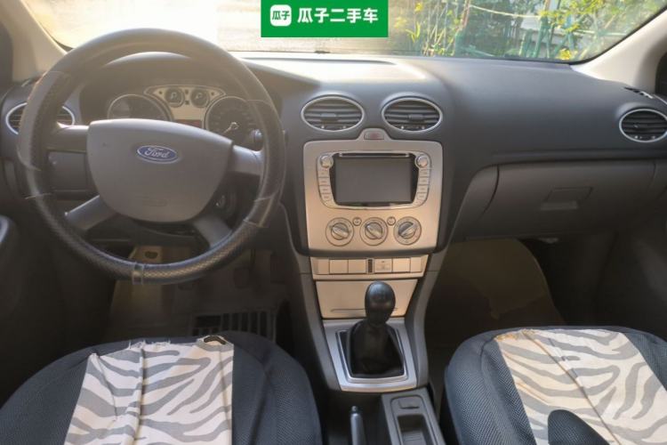 Used Ford Focus 2013 Hatchback Classic 1.8L Manual Base Model Center Console