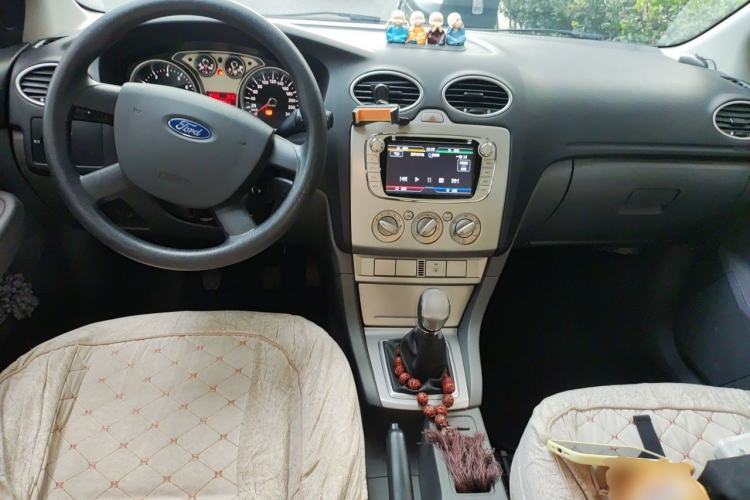 Used Ford Focus 2013 Hatchback Classic 1.8L Manual Base Model Center Console