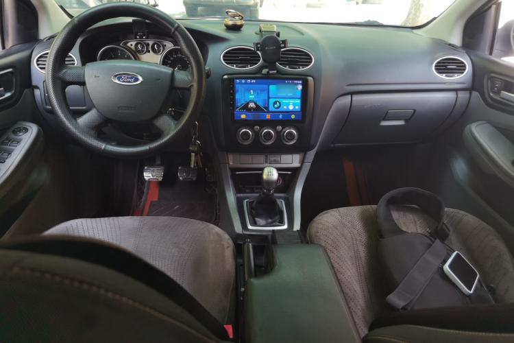 Used Ford Focus 2013 Hatchback Classic 1.8L Manual Base Model Center Console