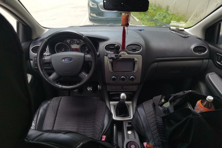 Used Ford Focus 2013 Hatchback Classic 1.8L Manual Base Model Center Console