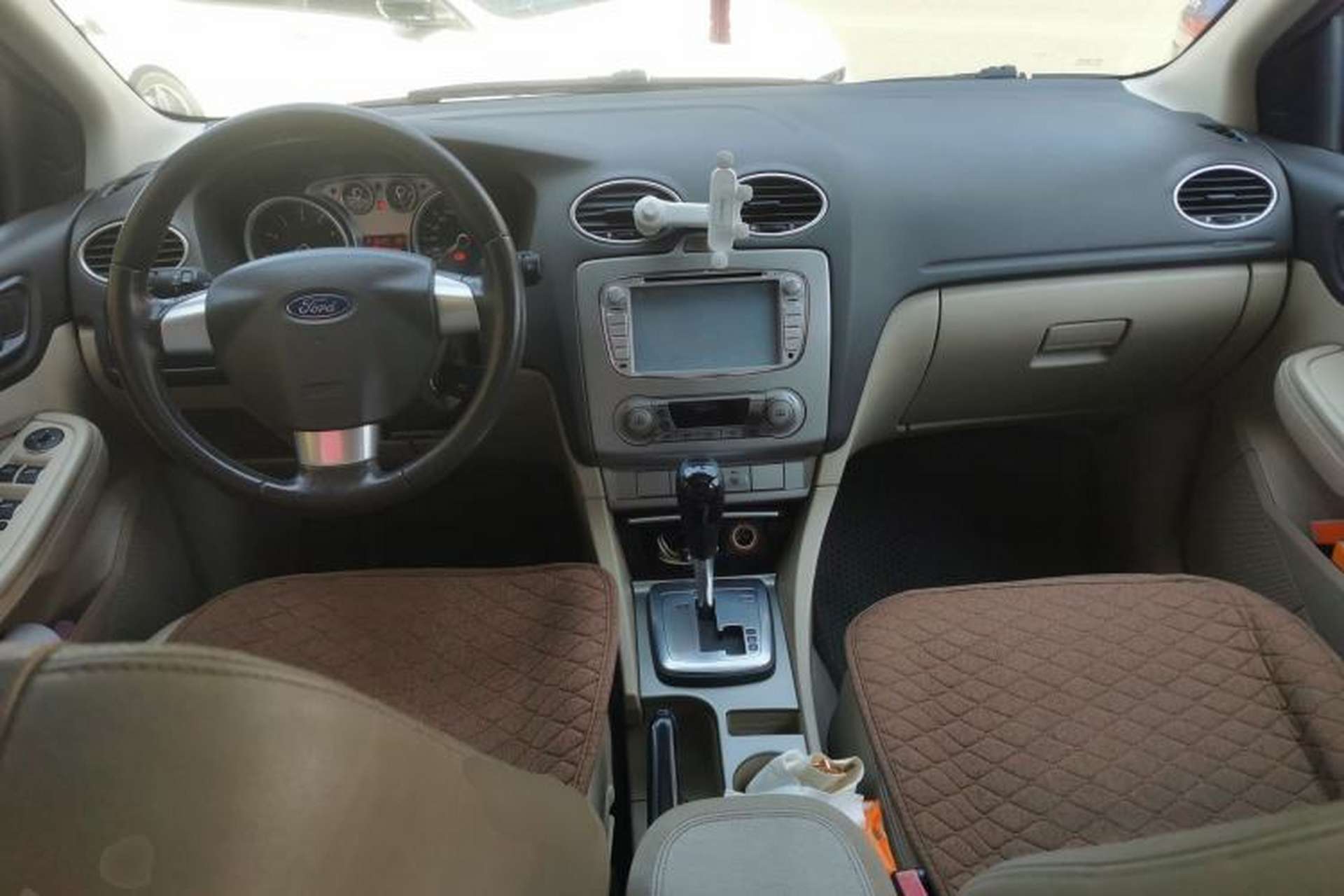 Used Ford Focus 2013 Sedan Classic 1.8L Automatic Fashion Edition Center Console
