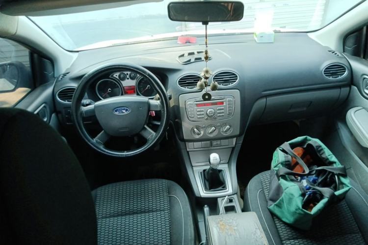 Used Ford Focus 2013 Hatchback Classic 1.8L Manual Base Model Center Console