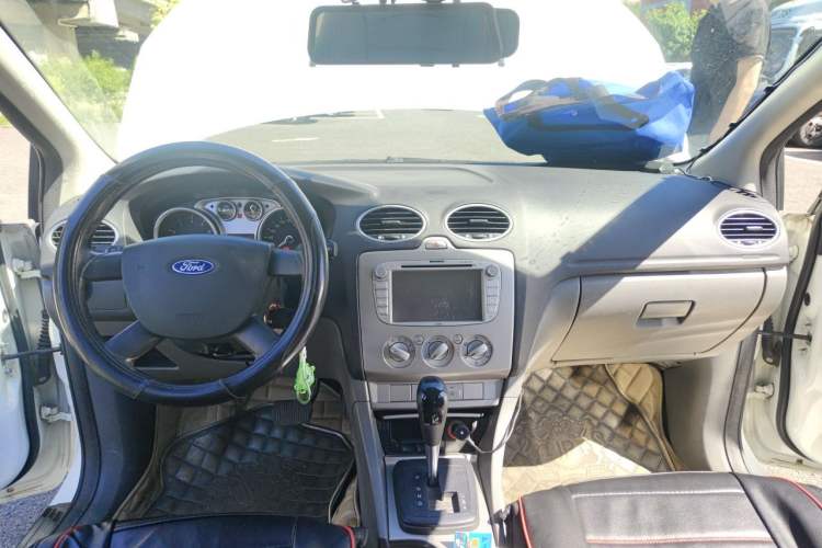 Used Ford Focus 2013 Hatchback Classic 1.8L Automatic Millionth Anniversary Edition Center Console