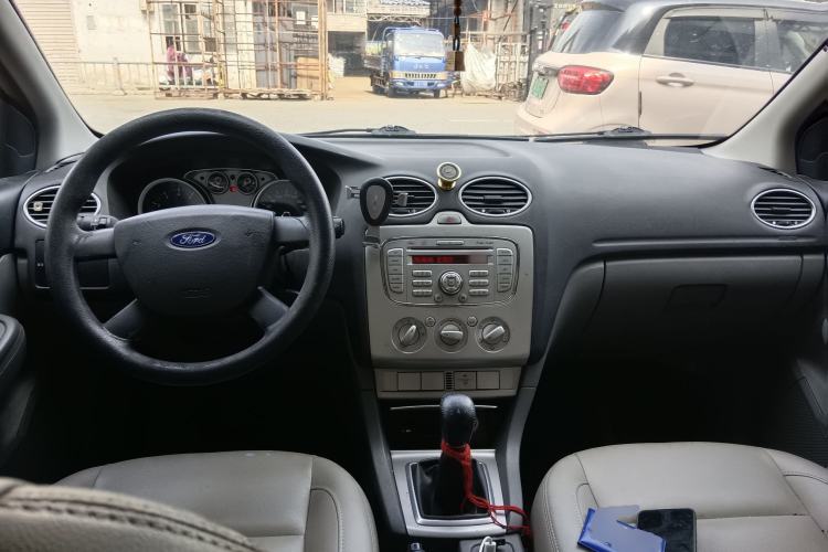 Used Ford Focus 2013 Hatchback Classic 1.8L Manual Base Model Center Console