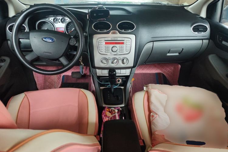 Used Ford Focus 2013 Hatchback Classic 1.8L Automatic Base Model Center Console