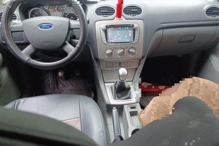 Used Ford Focus 2013 Hatchback Classic 1.8L Manual Base Model Center Console