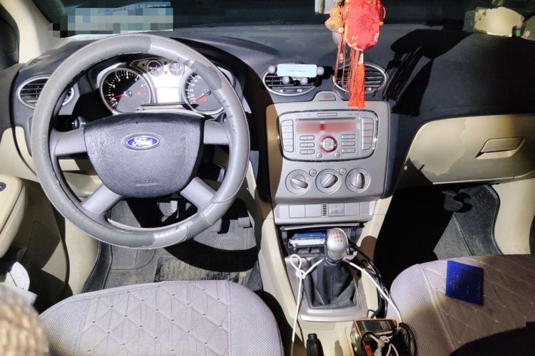 Used Ford Focus 2013 Sedan Classic 1.8L Manual Base Model Center Console