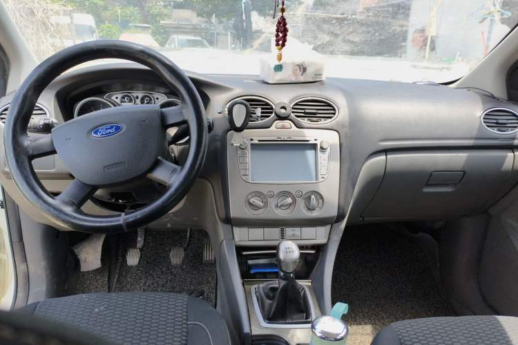 Used Ford Focus 2013 Hatchback Classic 1.8L Manual Base Model Center Console