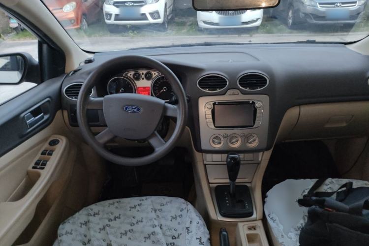 Used Ford Focus 2013 Sedan Classic 1.8L Automatic Base Model Center Console