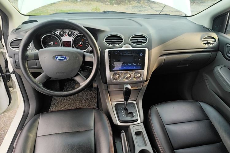 Used Ford Focus 2013 Hatchback Classic 1.8L Automatic Base Model Center Console