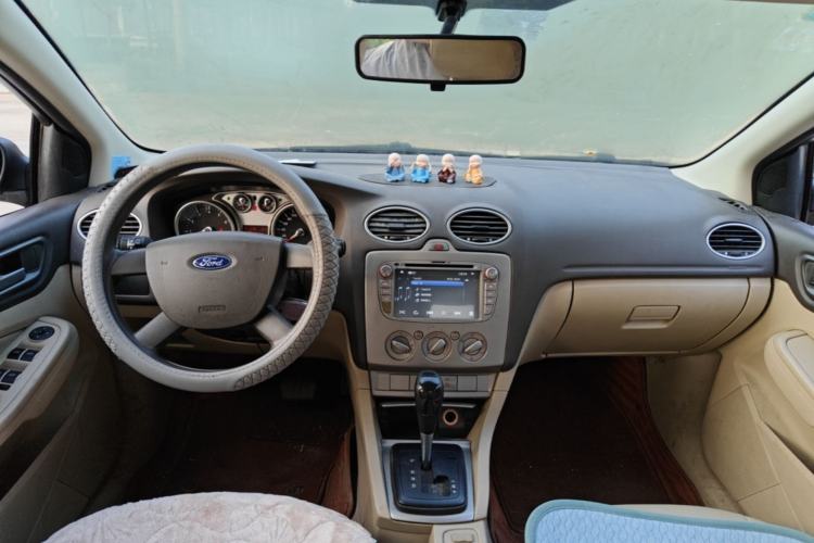 Used Ford Focus 2013 Sedan Classic 1.8L Automatic Base Model Center Console