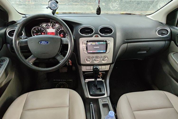Used Ford Focus 2013 Hatchback Classic 1.8L Automatic Base Model Center Console