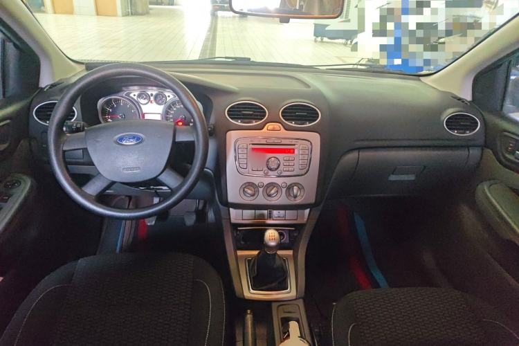 Used Ford Focus 2013 Hatchback Classic 1.8L Manual Base Model Center Console
