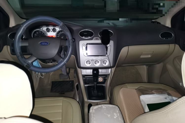 Used Ford Focus 2013 Sedan Classic 1.8L Automatic Base Model Center Console