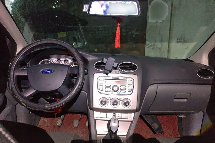 Used Ford Focus 2013 Hatchback Classic 1.8L Manual Base Model Center Console
