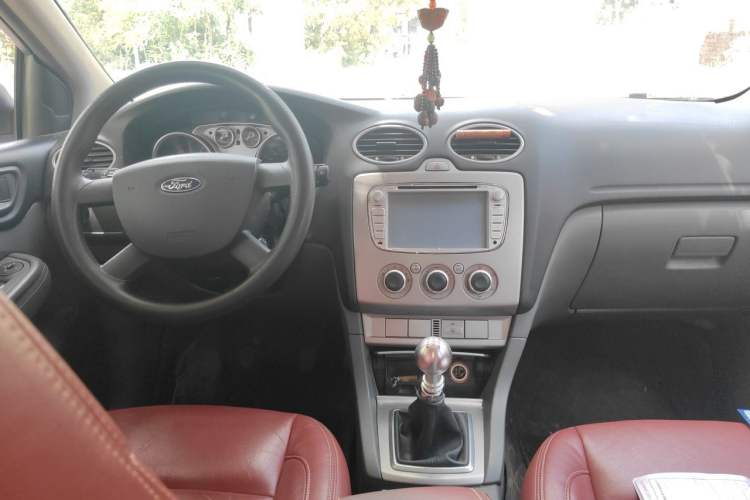 Used Ford Focus 2013 Hatchback Classic 1.8L Manual Base Model Center Console