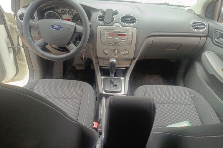 Used Ford Focus 2013 Hatchback Classic 1.8L Automatic Base Model Center Console