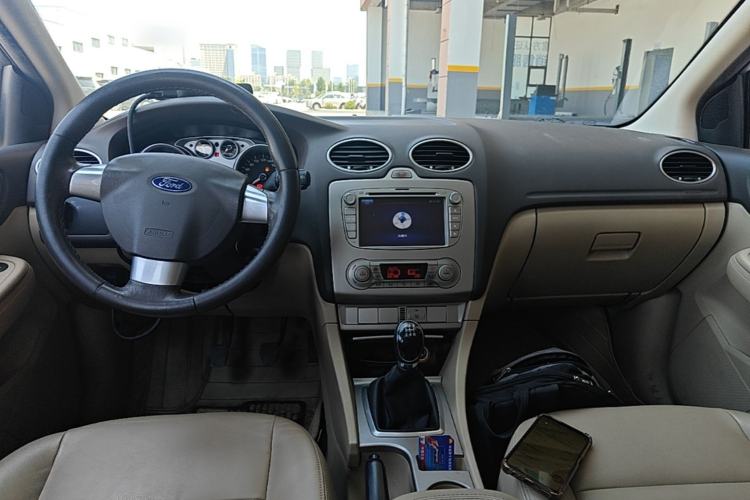 Used Ford Focus 2013 Sedan Classic 1.8L Manual Fashion Edition Center Console