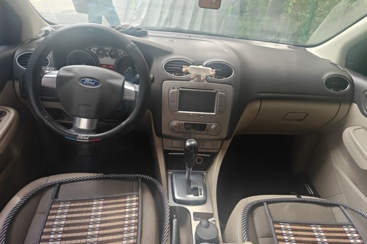 Used Ford Focus 2013 Hatchback Classic 1.8L Automatic Fashion Edition Center Console