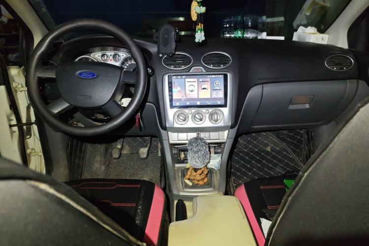 Used Ford Focus 2013 Hatchback Classic 1.8L Manual Base Model Center Console