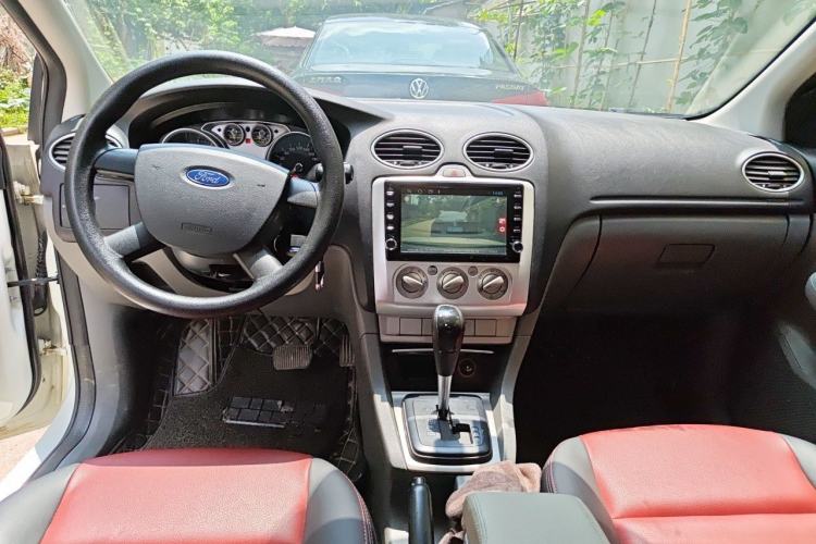 Used Ford Focus 2013 Hatchback Classic 1.8L Automatic Base Model Center Console