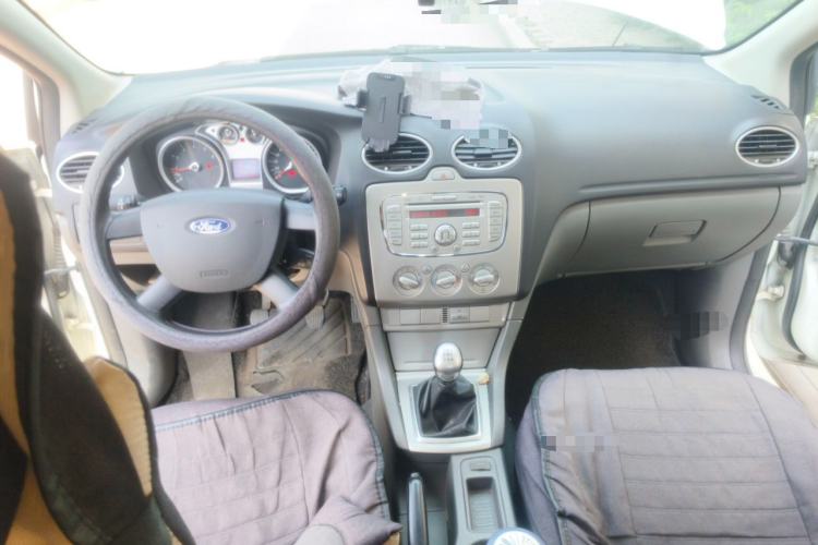 Used Ford Focus 2013 Hatchback Classic 1.8L Manual Base Model Center Console