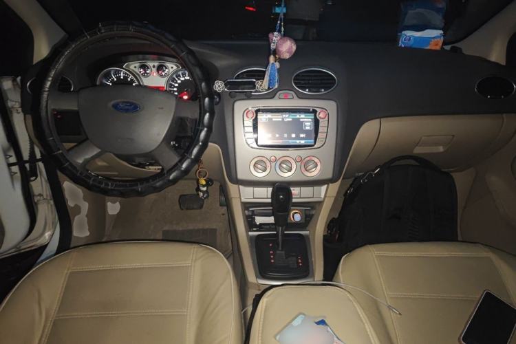 Used Ford Focus 2013 Sedan Classic 1.8L Automatic Base Model Center Console