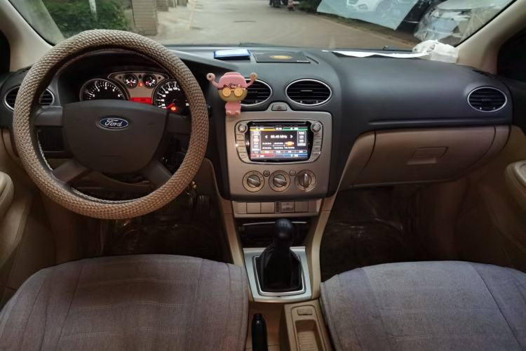 Used Ford Focus 2013 Sedan Classic 1.8L Manual Base Model Center Console