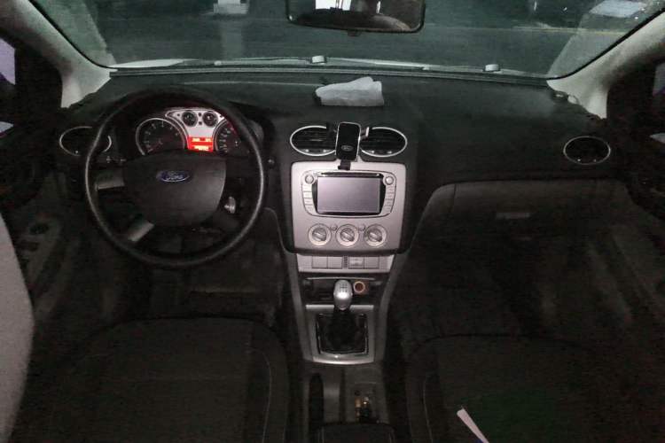 Used Ford Focus 2013 Hatchback Classic 1.8L Manual Base Model Center Console