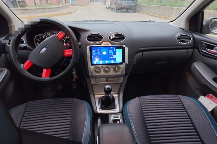 Used Ford Focus 2013 Hatchback Classic 1.8L Manual Base Model Center Console