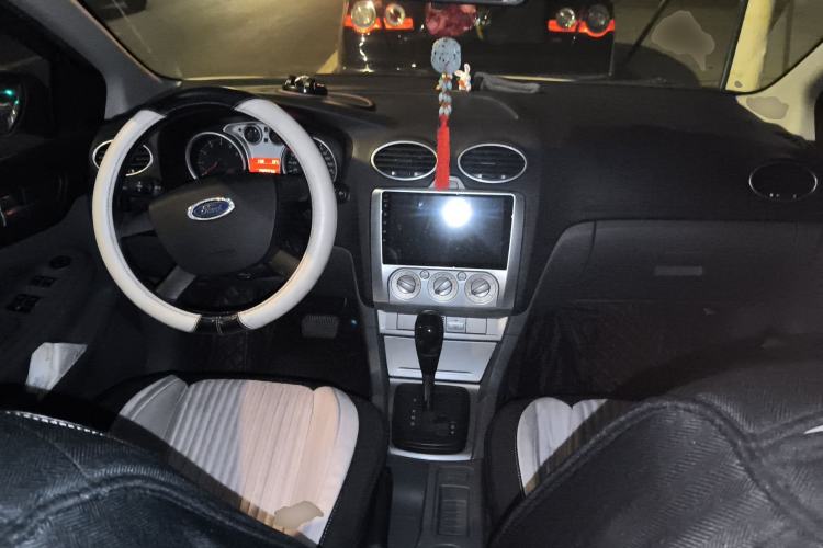 Used Ford Focus 2013 Hatchback Classic 1.8L Automatic Base Model Center Console
